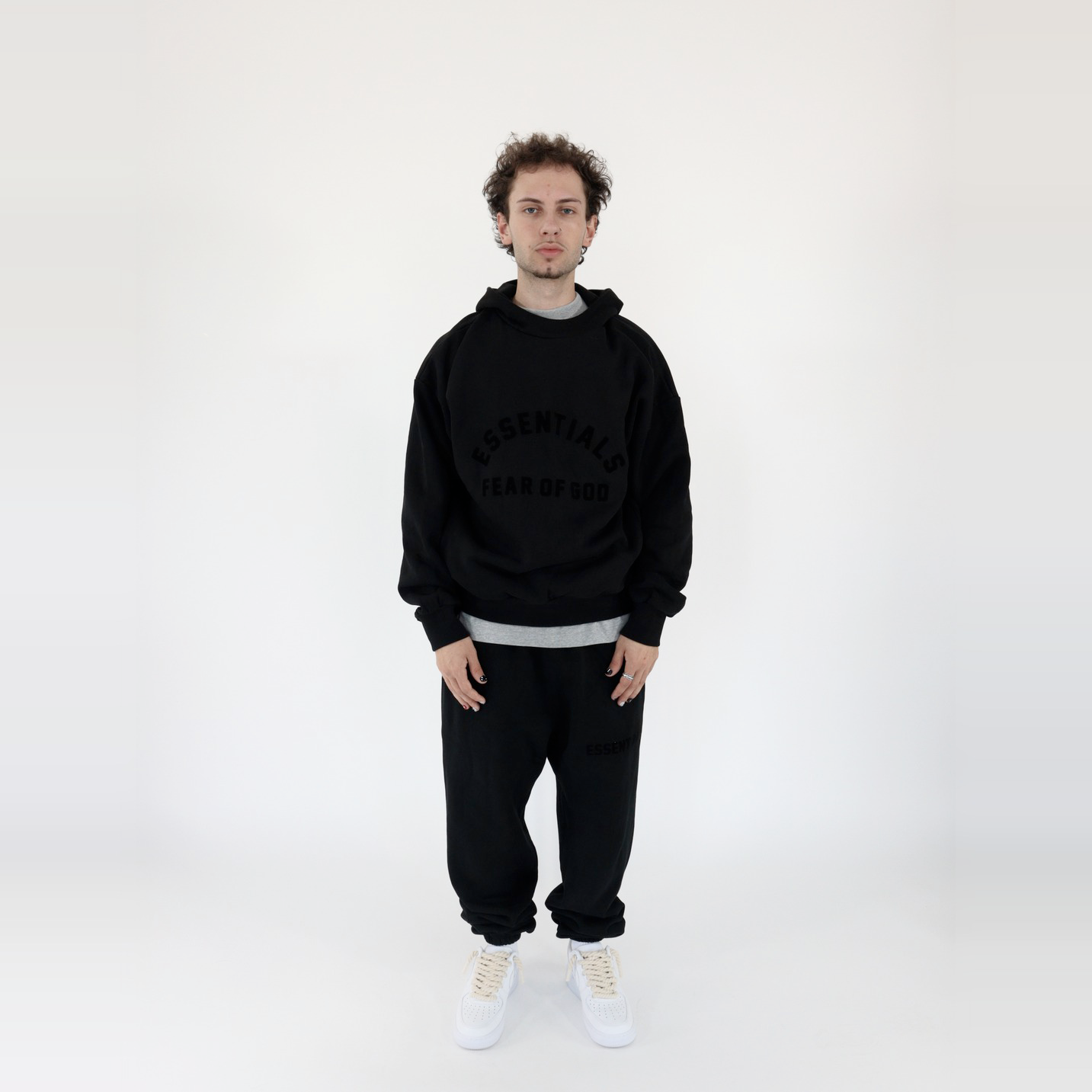 pikastore.cz - Fear of God Essentials S23 Hoodie Jet Black + S23 Black Sweatpants SET-Bundle-pikastore.cz-pikastore.cz