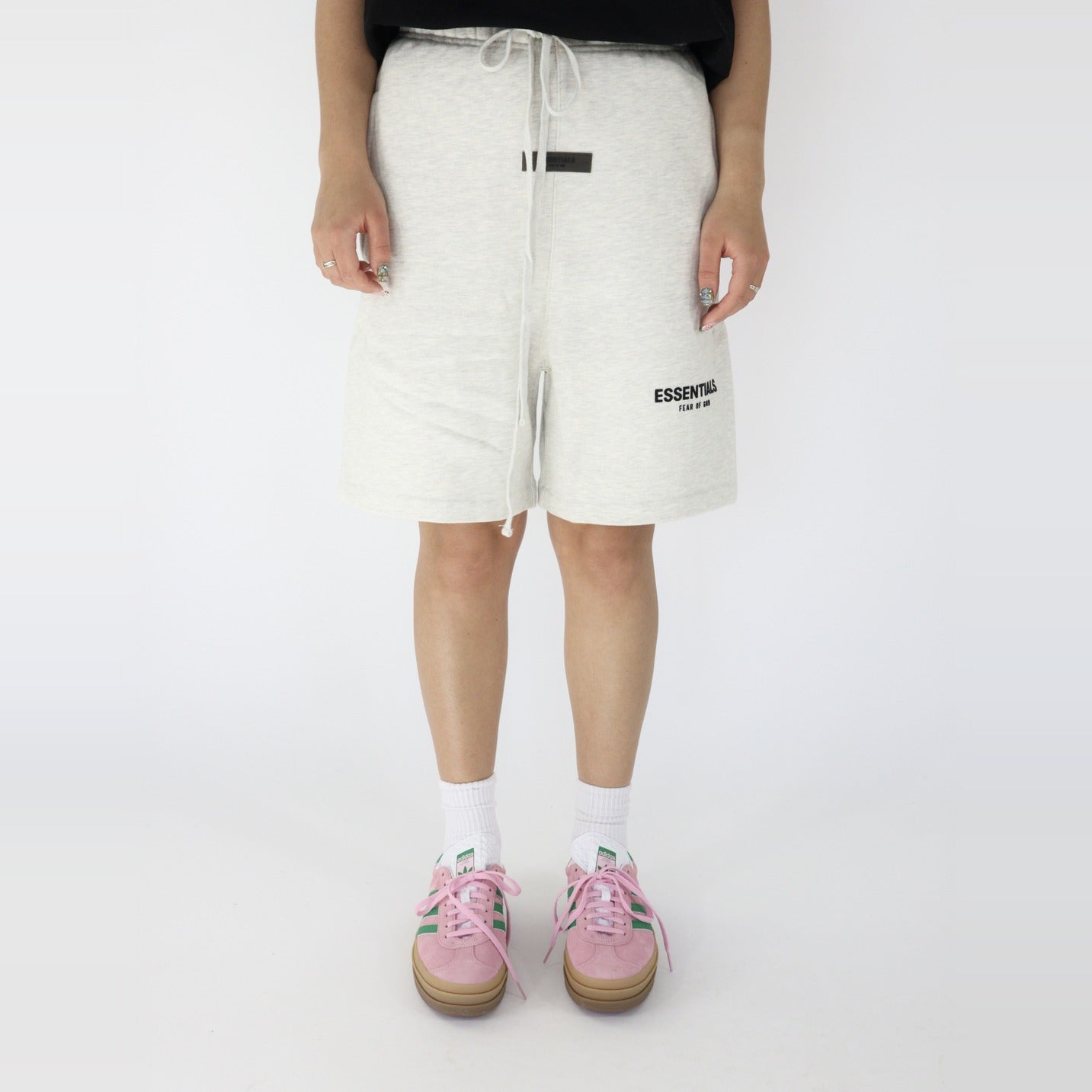 Fear of God Essentials S22 Shorts Light Oatmeal - PIKASTORE-Clothing-Fear of God-pikastore.cz