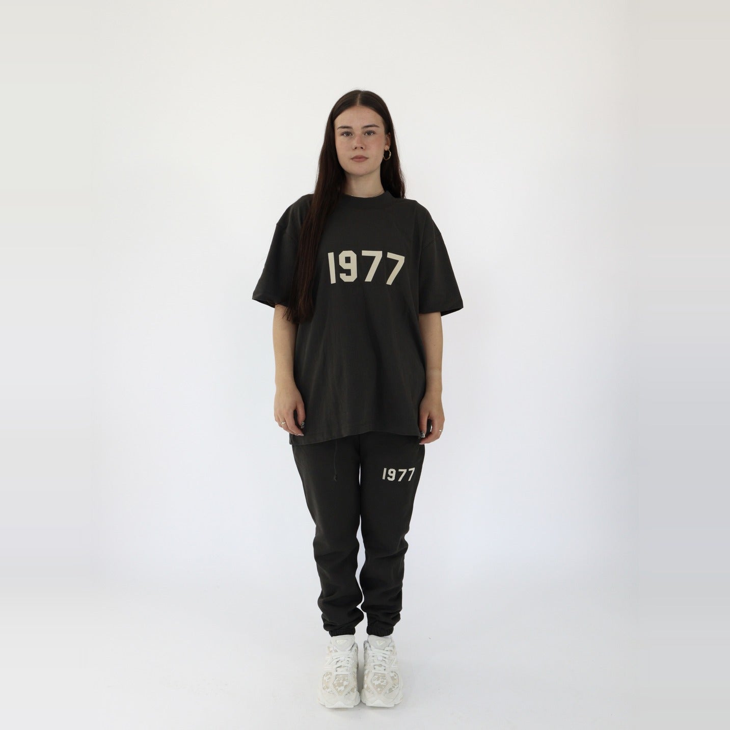 pikastore.cz - Fear of God Essentials S22 1977 Tee Iron + 1977 Sweatpants Iron-Bundle-pikastore.cz-pikastore.cz