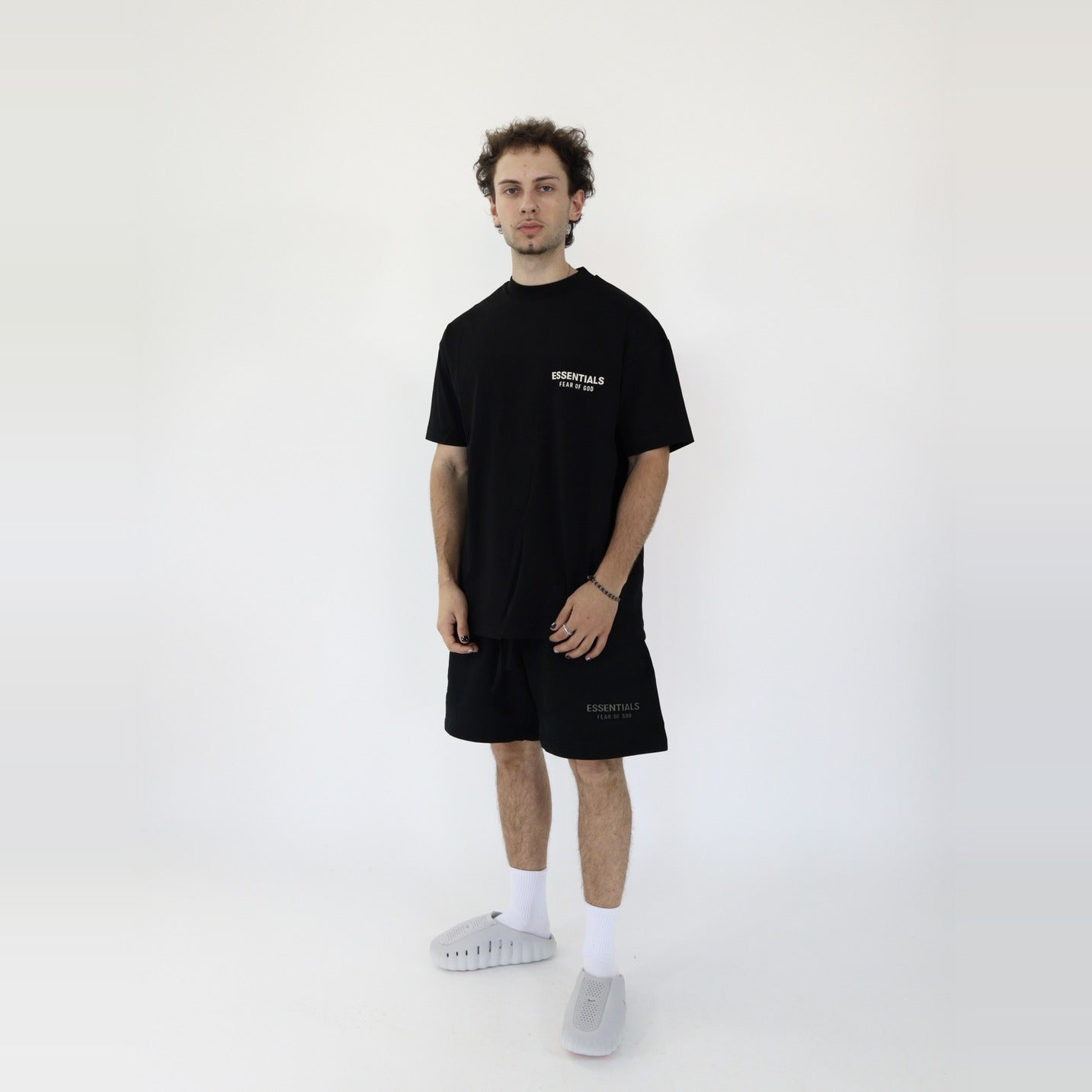 pikastore.cz - Fear of God Essentials S25 T-Shirt Jet Black + S25 Shorts Glossy Jet Black-Bundle-pikastore.cz-pikastore.cz