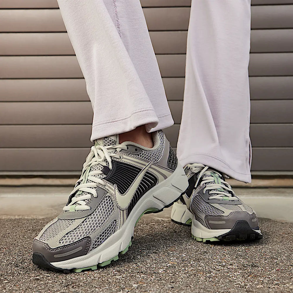 Nike Wmns Air Zoom Vomero 5 Cobblestone-Nike-pikastore.cz