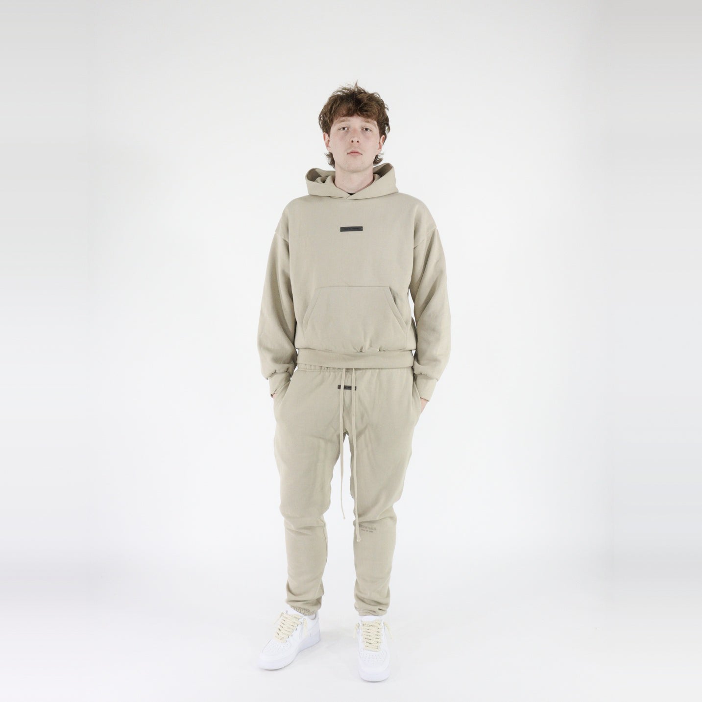 pikastore.cz - Fear of God Essentials S25 Hoodie Timber + S25 Sweatpants Timber SET-Bundle-pikastore.cz-pikastore.cz
