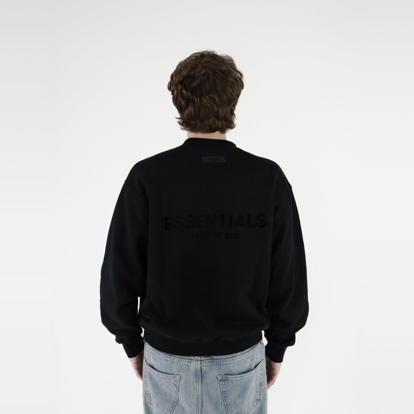 Fear of God Essentials Crewneck S22 Black Limo - PIKASTORE-Clothing-Fear of God-pikastore.cz