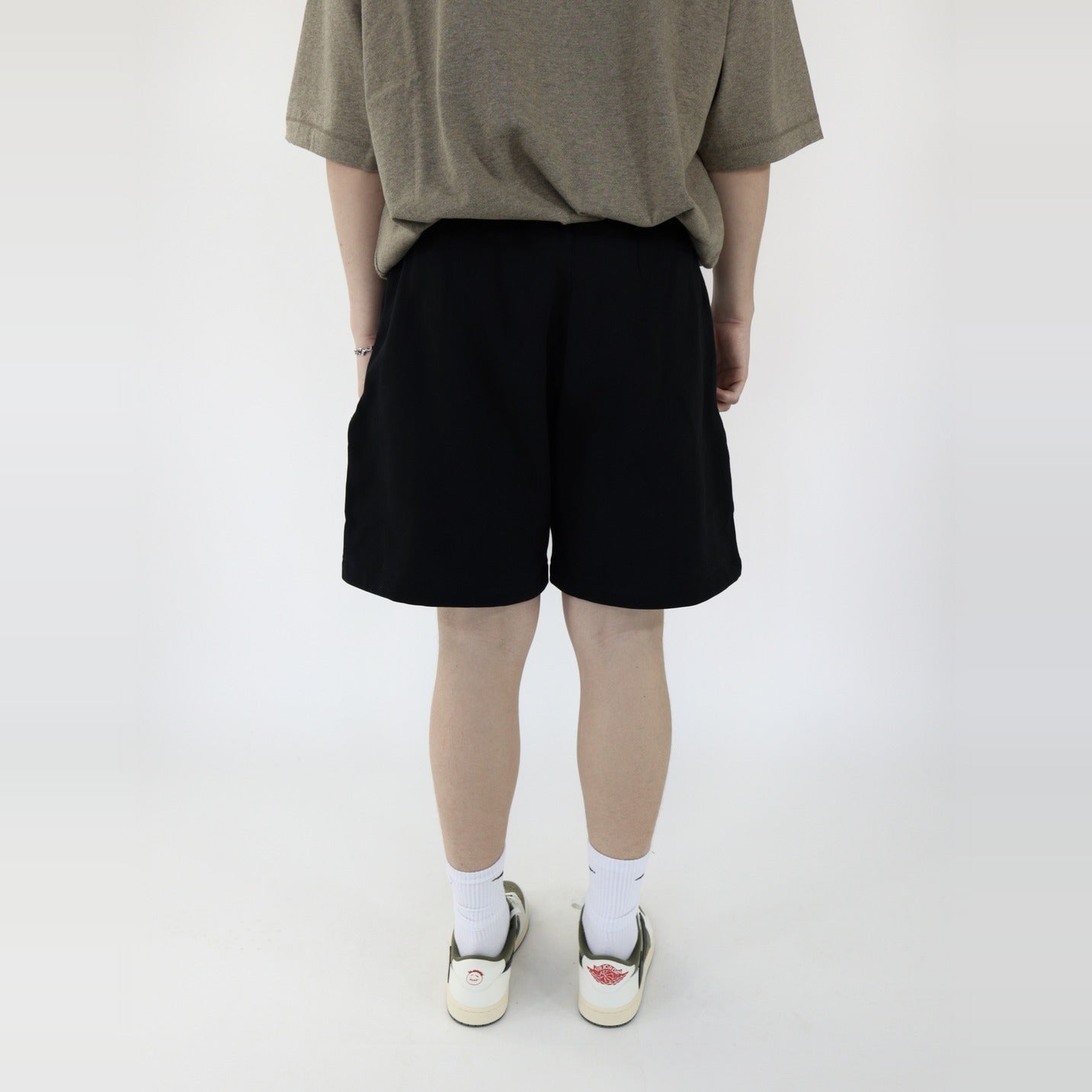 Fear of God Essentials S25 Shorts Glossy Jet Black-Fear of God-pikastore.cz