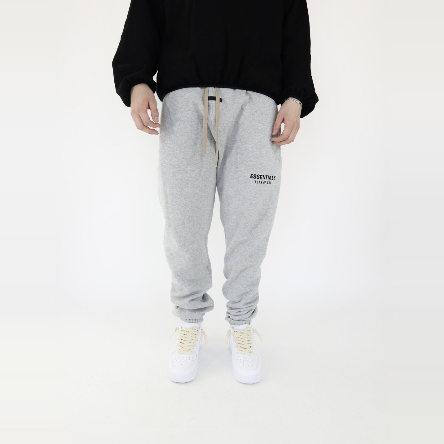 Fear of God Essentials S24 Sweatpant Light Heather Grey - PIKASTORE-Clothing-Fear of God-pikastore.cz