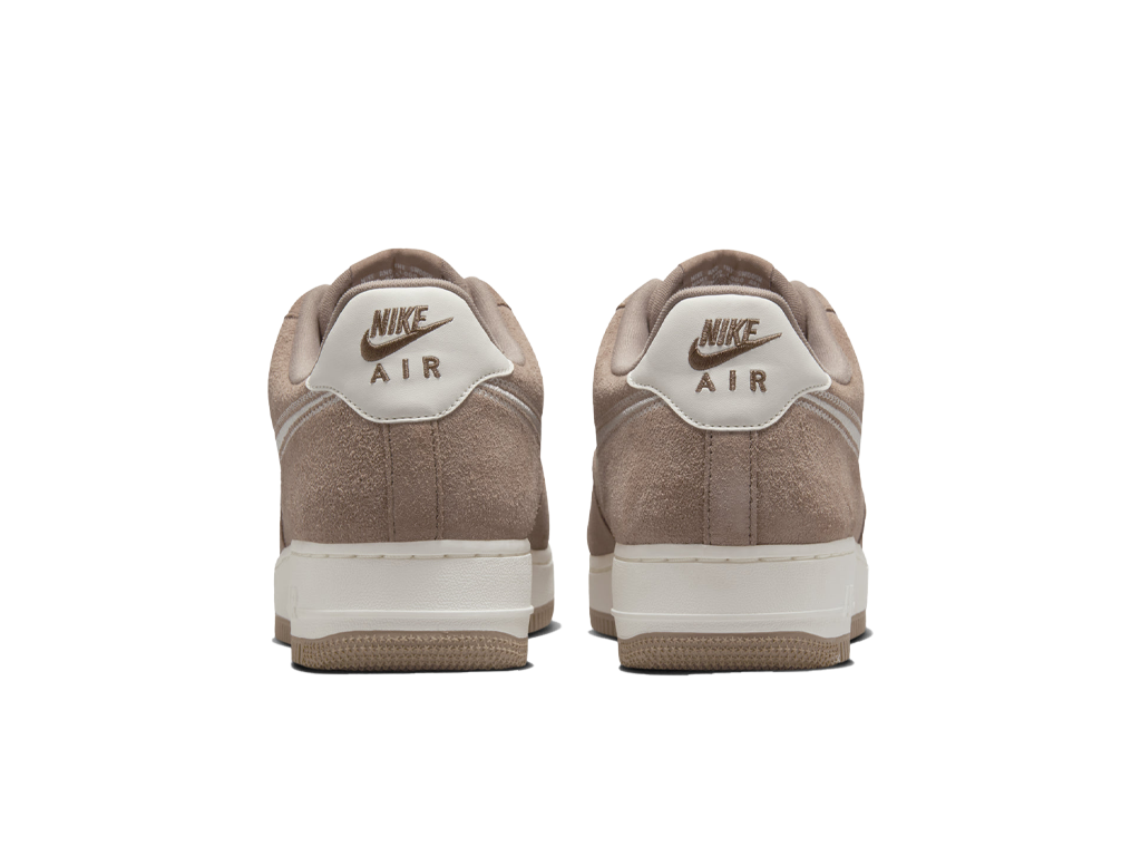 Nike Air Force 1 07 LV8 Embroidered Swoosh - Mink Brown – sneakers – foto 4 van 5